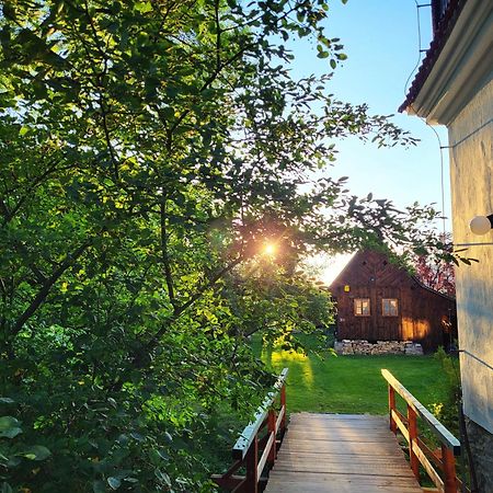 Apartmany Cerveny Dvur Chvalšiny Zewnętrze zdjęcie