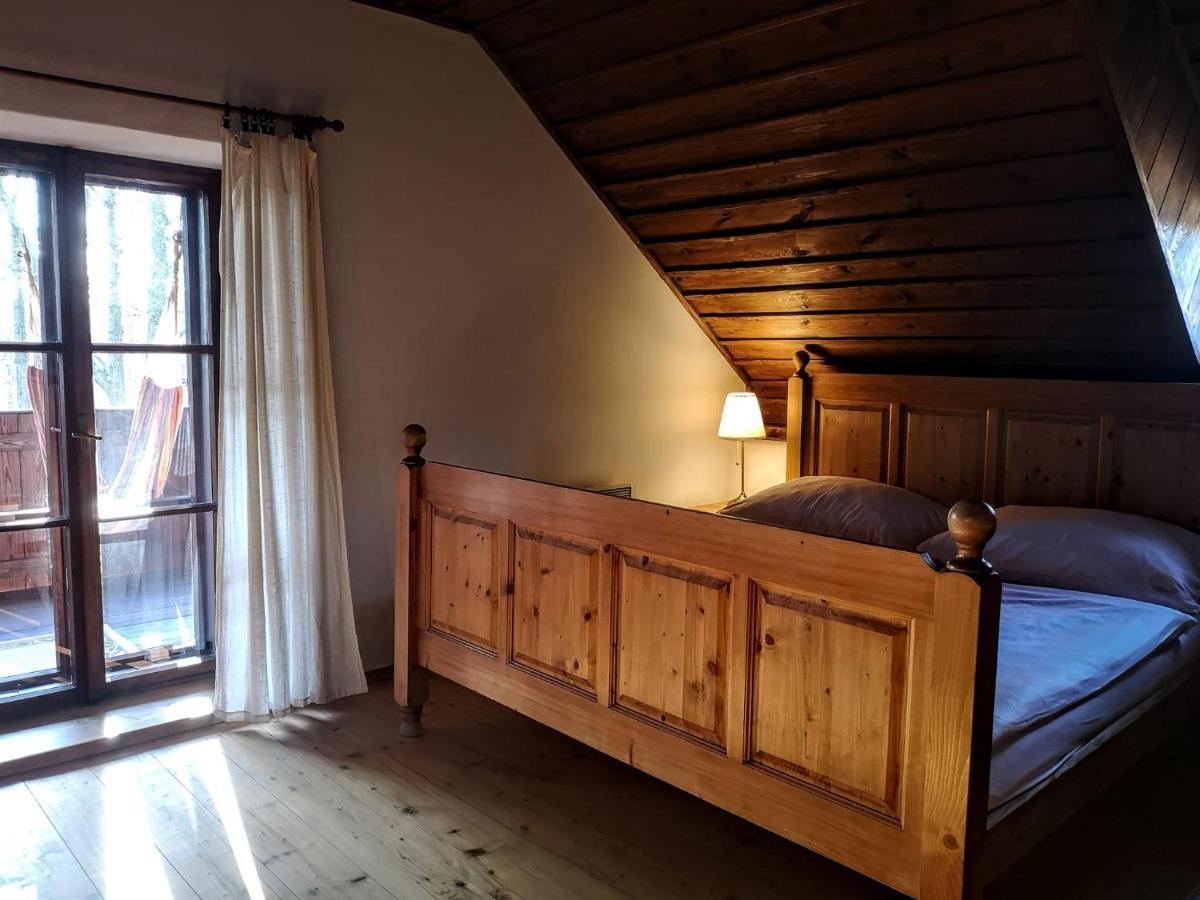 Apartmany Cerveny Dvur Chvalšiny Zewnętrze zdjęcie