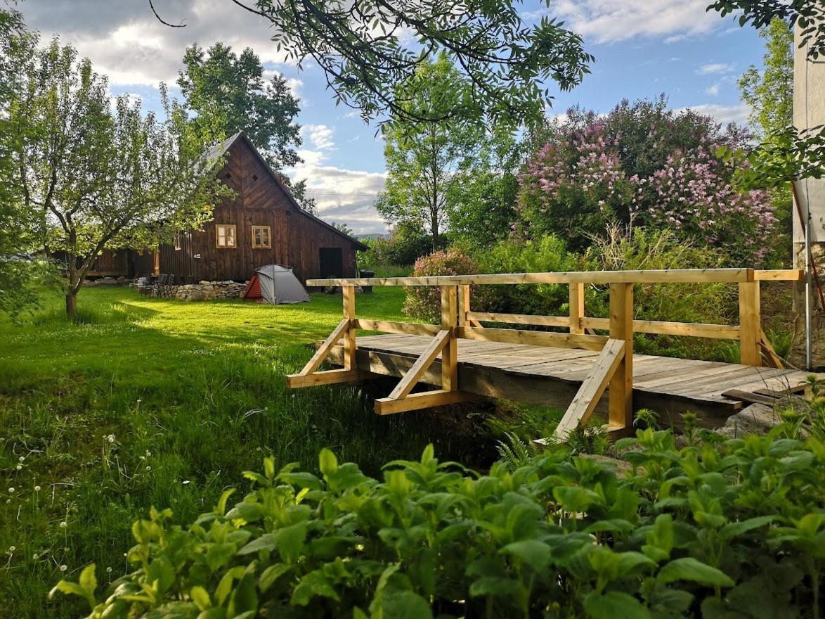 Apartmany Cerveny Dvur Chvalšiny Zewnętrze zdjęcie