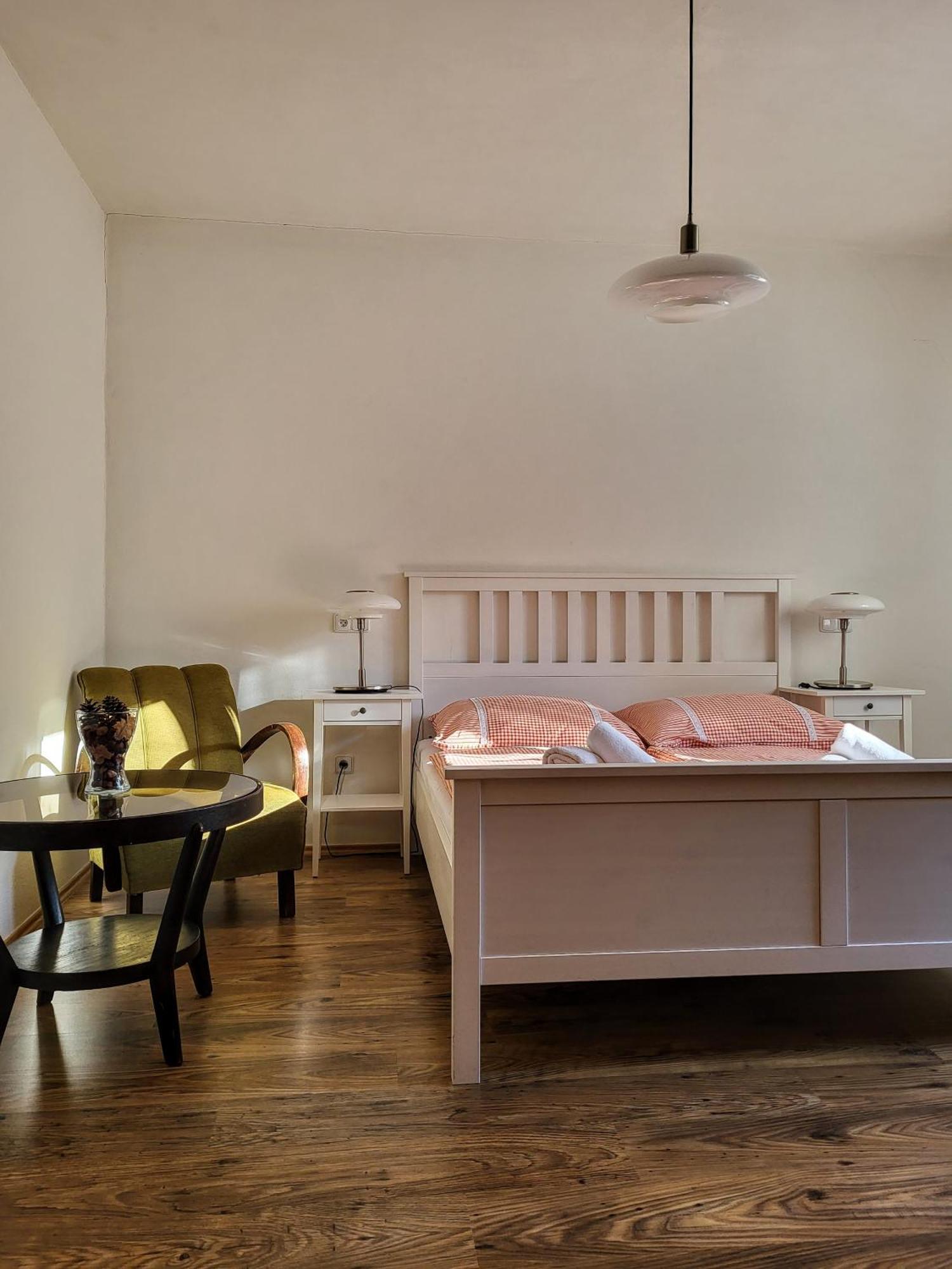 Apartmany Cerveny Dvur Chvalšiny Zewnętrze zdjęcie