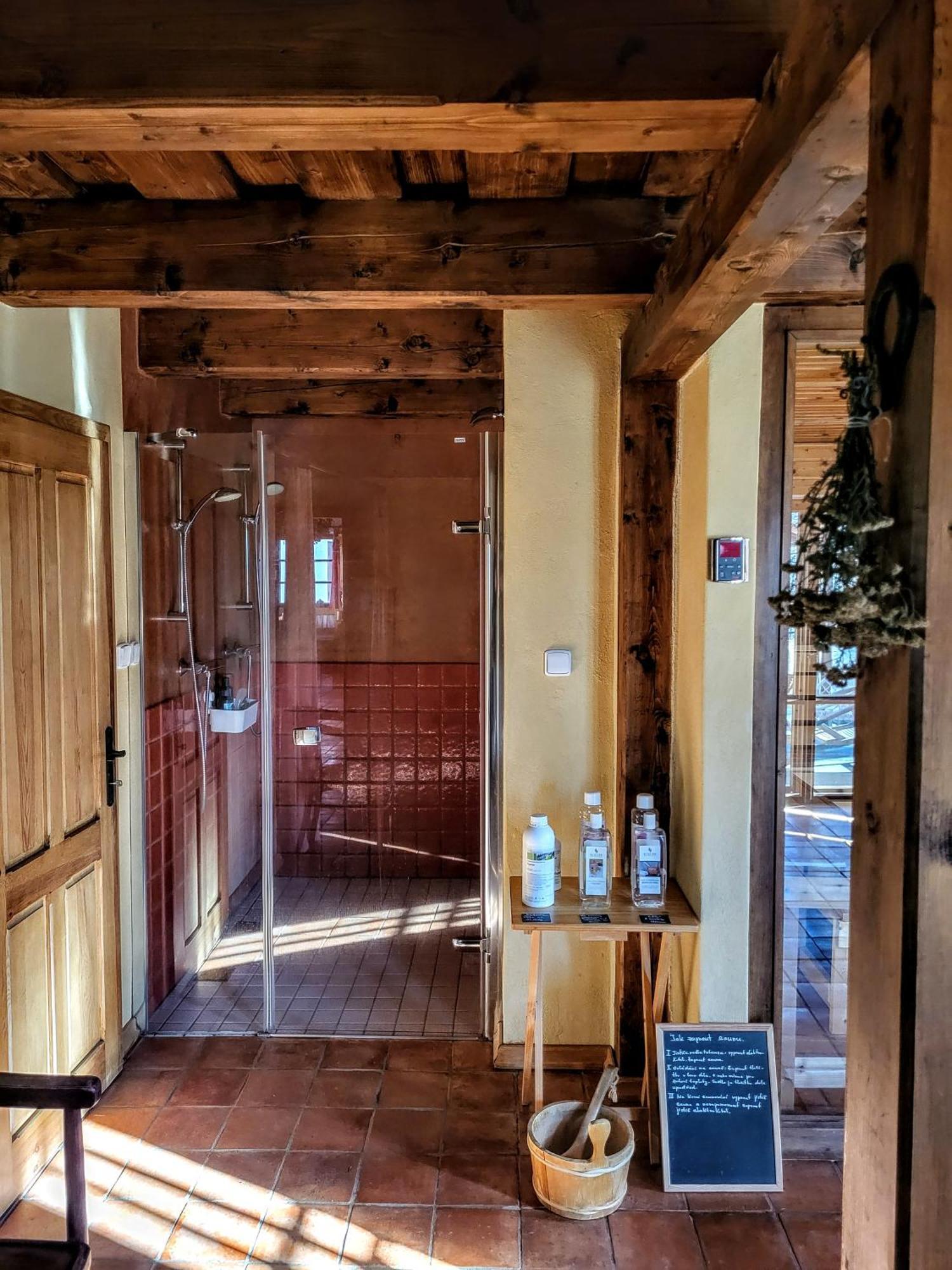 Apartmany Cerveny Dvur Chvalšiny Zewnętrze zdjęcie