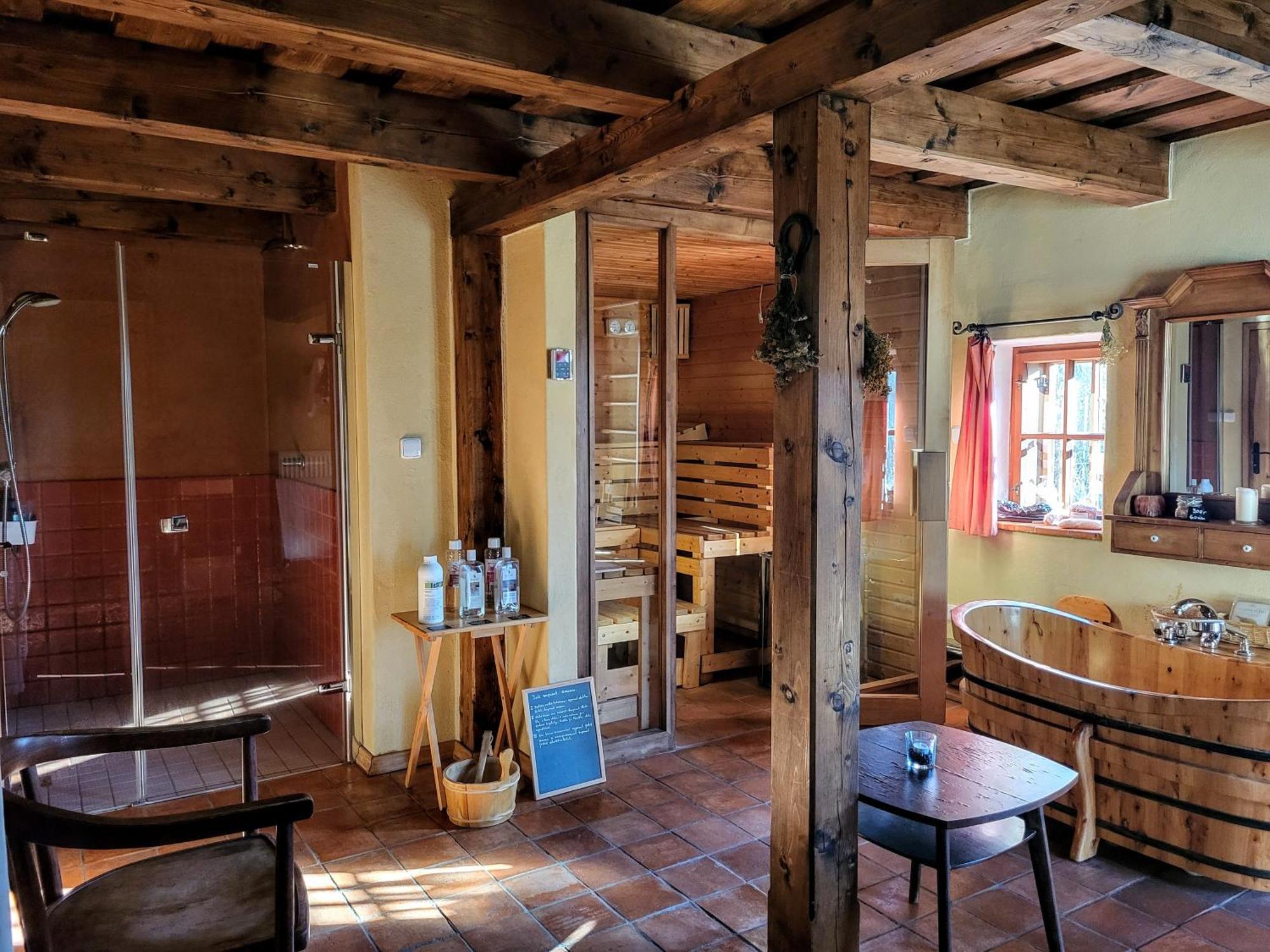 Apartmany Cerveny Dvur Chvalšiny Zewnętrze zdjęcie